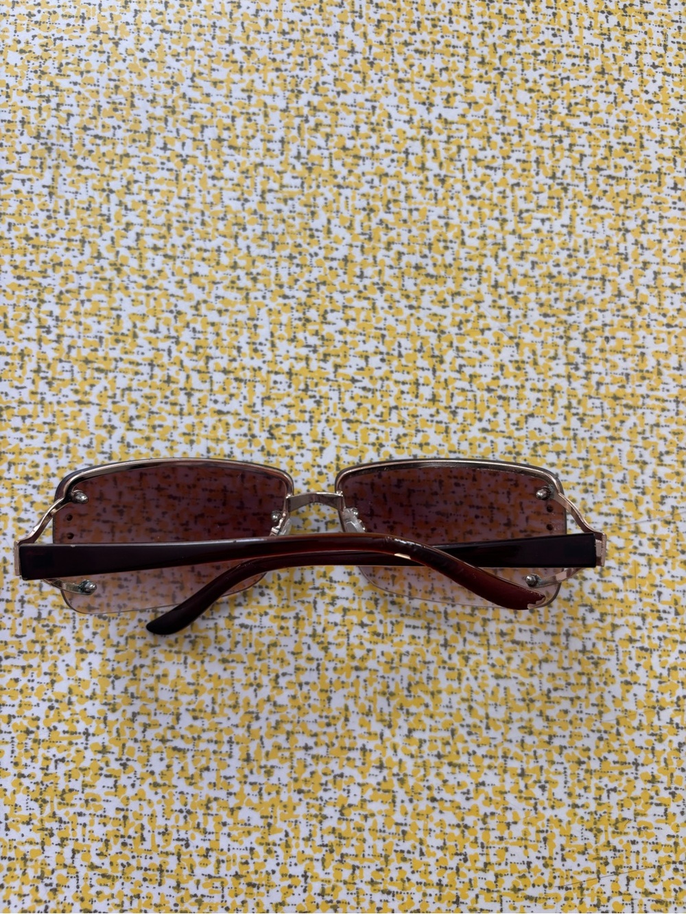 Daisy Fuentes Brown Rimless Gradient Sunglasses - Picture 4 of 4